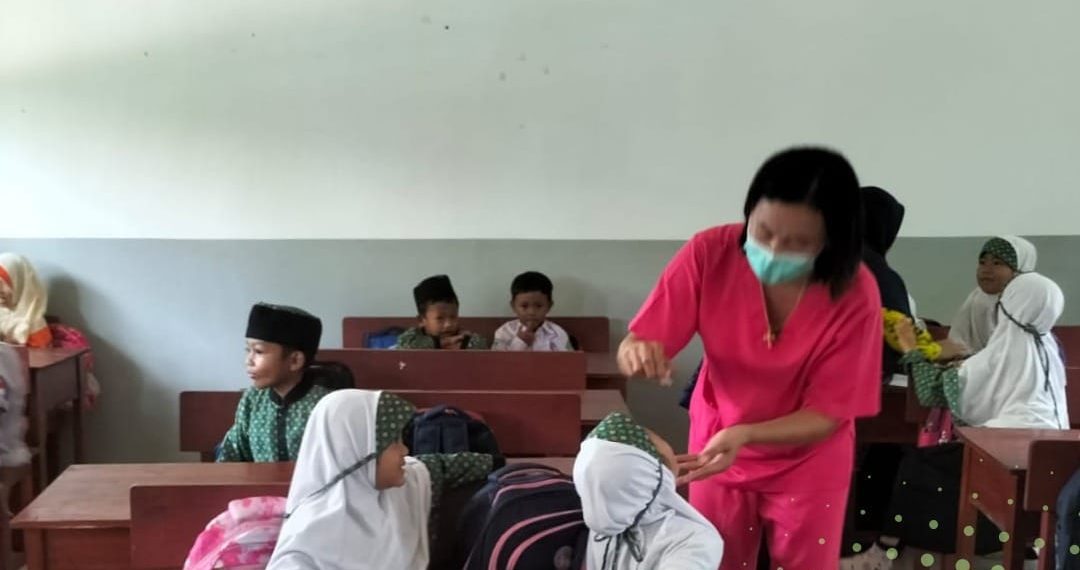 Pelaksanaan Bulan Imunisasi Nasional (Pin Polio) Dalam Rangka Penanggulangan Klb Polio