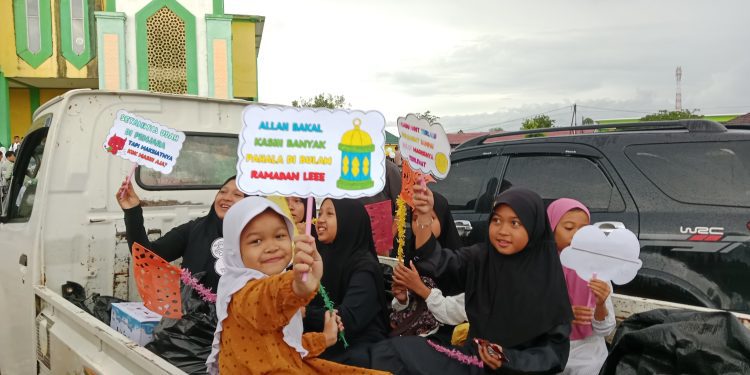 Sambut Ramadhan 1446 H, MI Izharul Ulum Gelar Pawai Marhaban Yaa Ramadhan