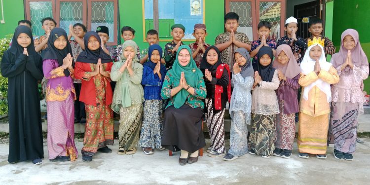 MI Izharul Ulum Meriahkan Hari Kartini 2025 Dengan Mengusung Tradisi & Kreativitas