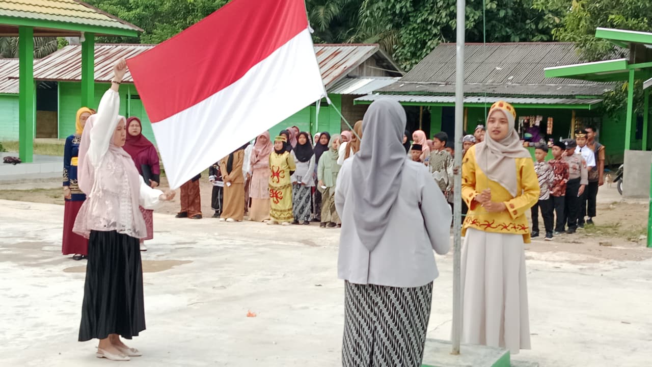 MI Izharul Ulum Gelar Upacara Hari Sumpah Pemuda Ke-97 Tahun 2025