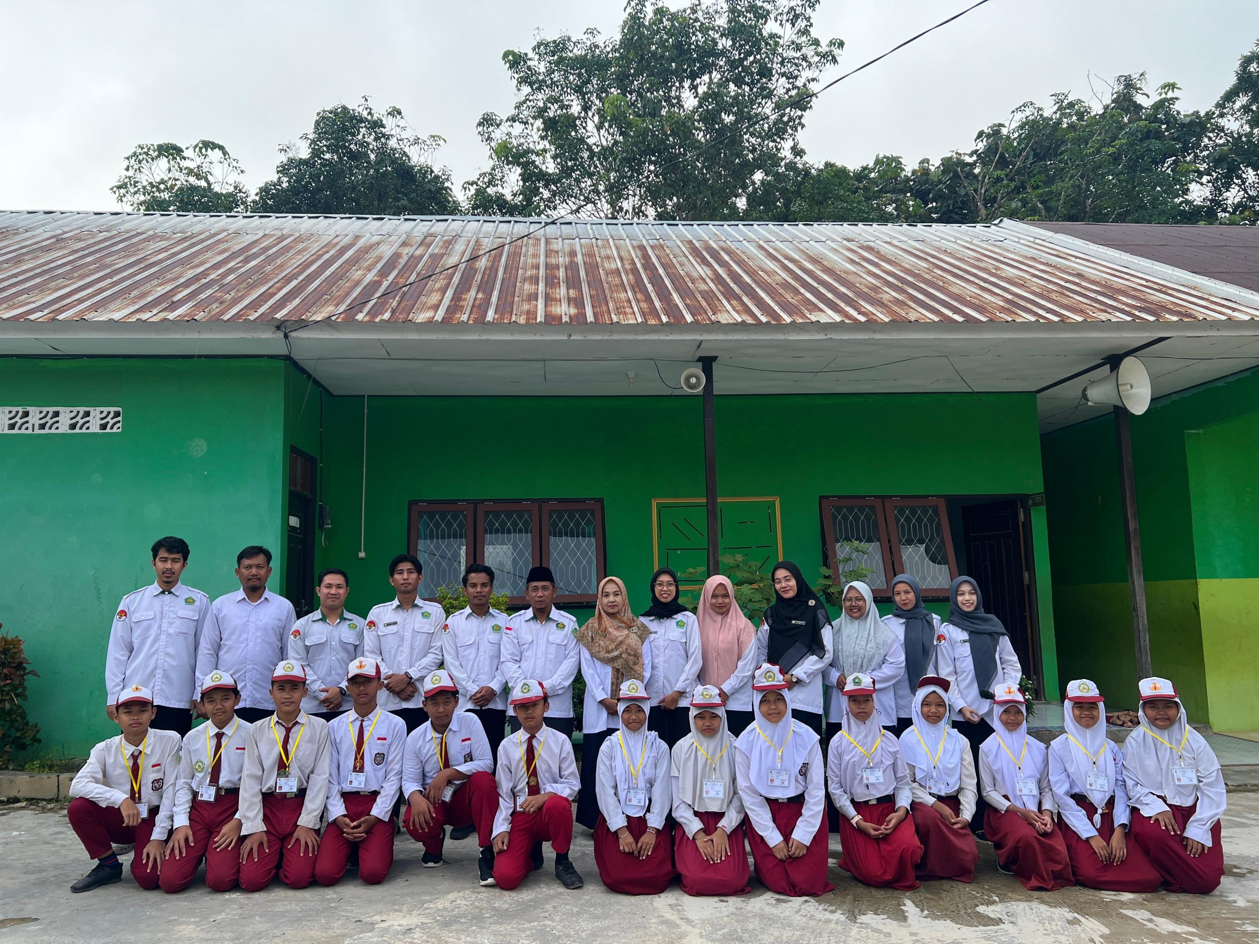 Siswa Kelas 6 MIS Izharul Ulum Ikuti Ujian Akhir Madrasah