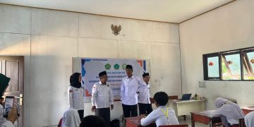 Tinjau Ujian Madrasah di MIS Izharul Ulum, Kakan Kemenag Lamandau Beri Pesan untuk Siswa Kelas VI